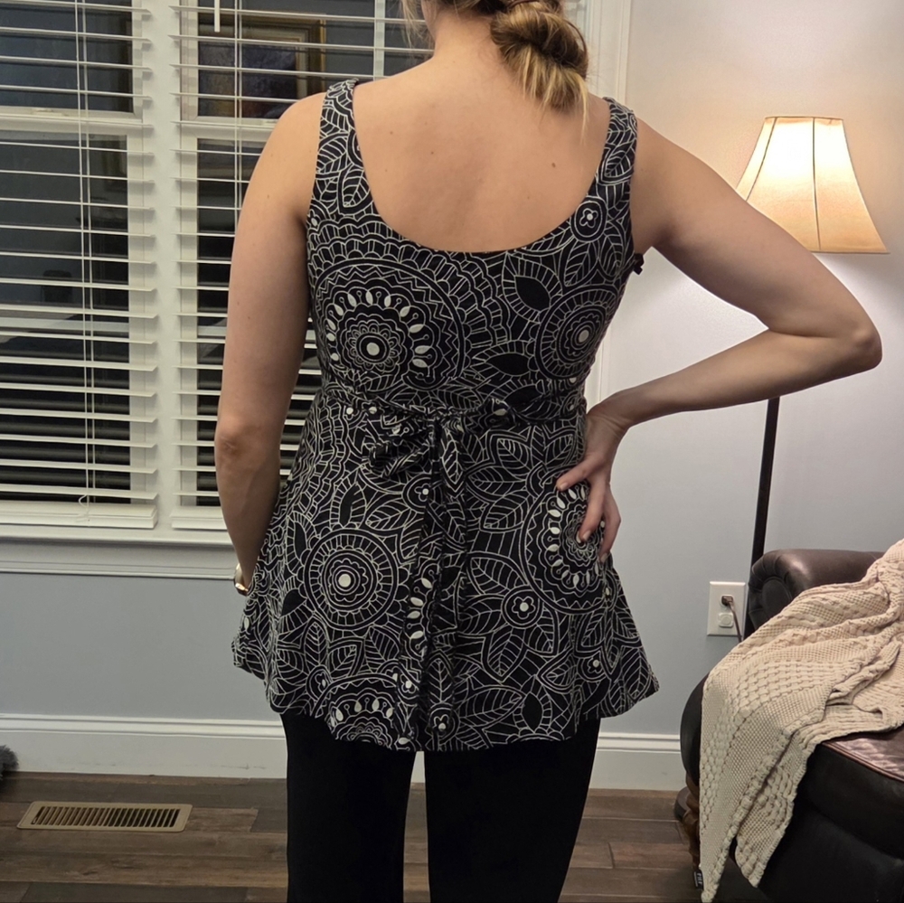 Black and White Patterned Women's Top - Picture 5 of 5